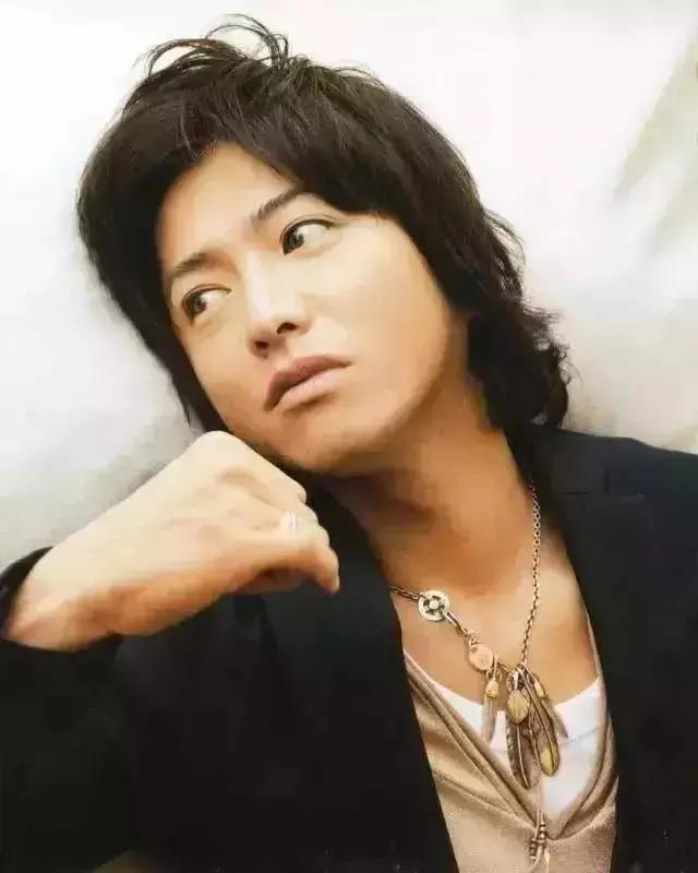 他穿啥就火啥，连陈浩南发型都学他！木村拓哉才是潮牌带货大神