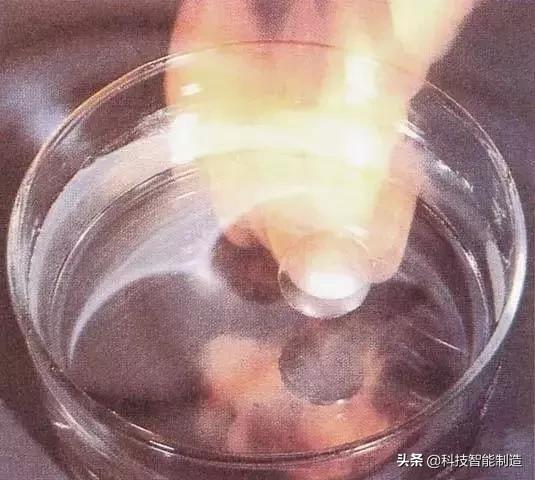 化学元素周期表顺口溜来记，实在太简单，化学元素从小就要开始学