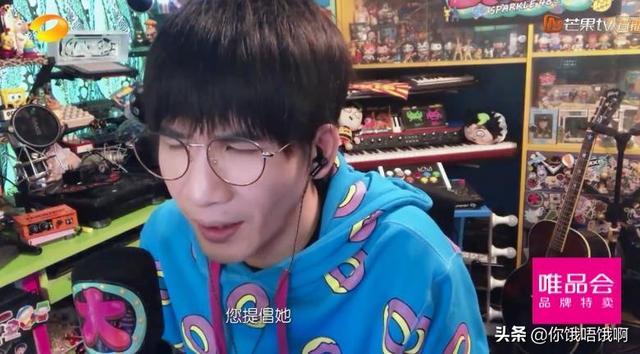 林允街头喝奶茶（林允天天喝什么奶茶）