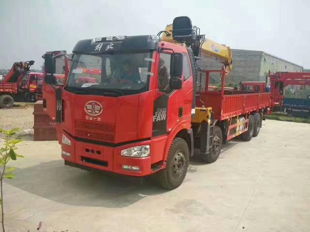 随车吊多少钱（随车吊出车一次多少钱）