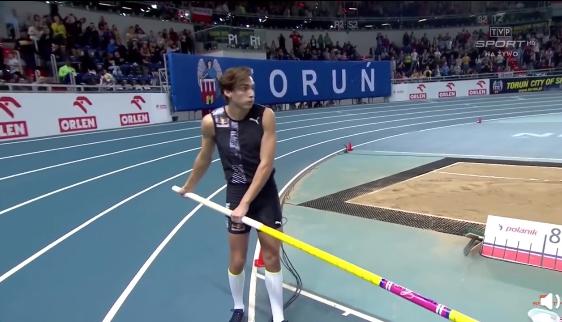 撑杆跳世界纪录！目前最高6米17！