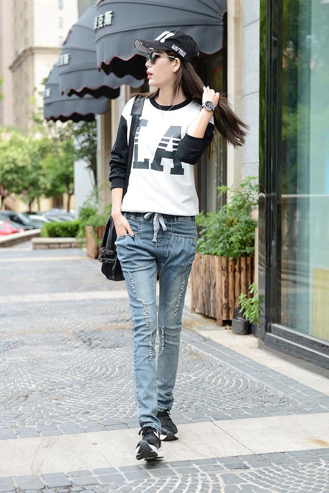 哈伦裤搭配图片（高腰哈伦裤配什么上衣）