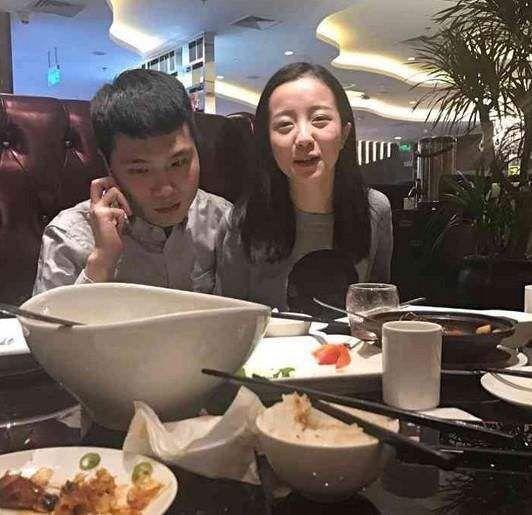 被封一年后的莉哥首次露脸，网友：这还是当年的莉哥吗？