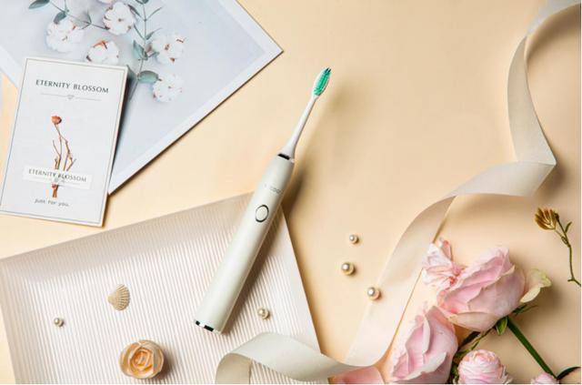 电动牙刷哪个好（牙医不建议用电动牙刷）