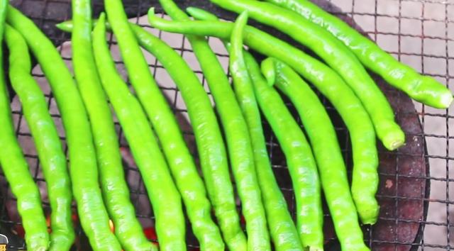 擂辣椒皮蛋的做法窍门（正宗湖南的做法）