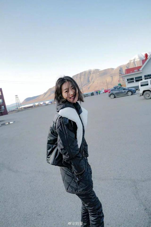 卫衣怎么搭配好看（女生卫衣衣服搭配图）