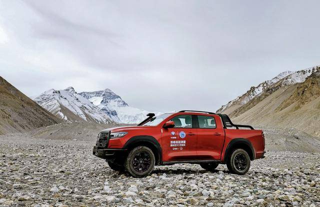 珠穆朗玛峰多高(珠穆朗玛峰的最新高度)