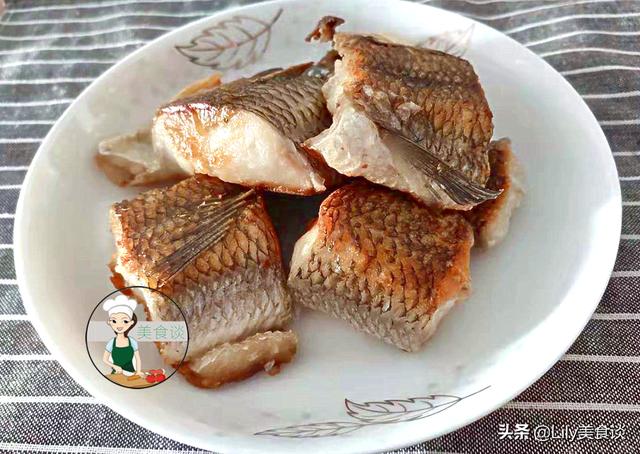 煎鱼不掉皮的五个妙招(怎样煎鱼不粘锅不掉皮)