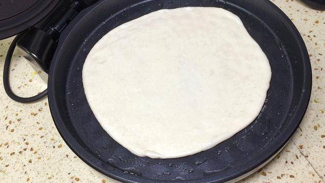 电饼铛烙饼怎么才能软(电饼铛烙饼不硬的窍门)