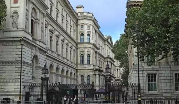 波丽莱多里的传说 英国古堡闹鬼事件！