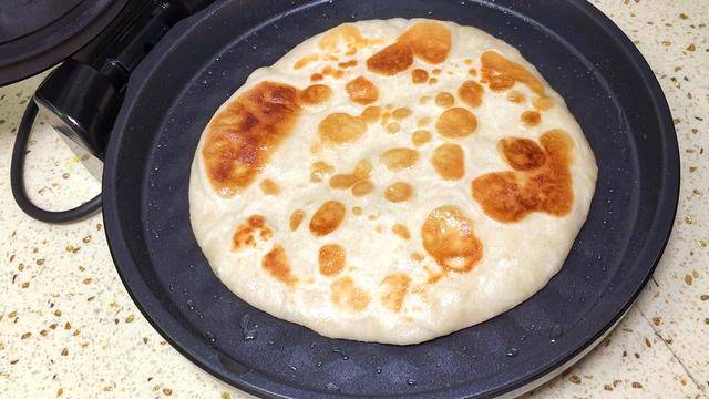 电饼铛烙饼怎么才能软(电饼铛烙饼不硬的窍门)