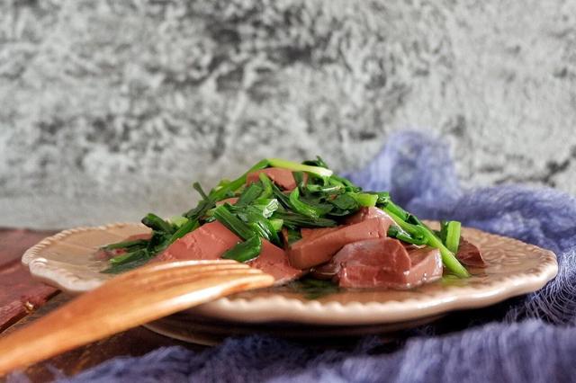 清炒猪血的家常做法（清炒猪血的做法窍门）