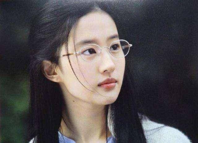 制片人是干嘛的（制片人和导演的区别）