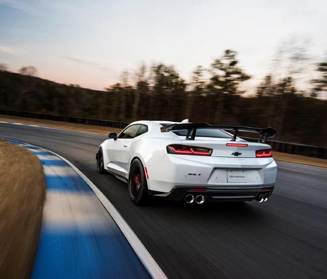 大黄蜂多少钱一辆(雪佛兰跑车大黄蜂多少钱)