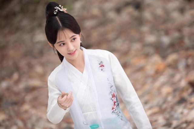 鞠婧祎前后对比照(鞠婧祎出道前比赛照片)