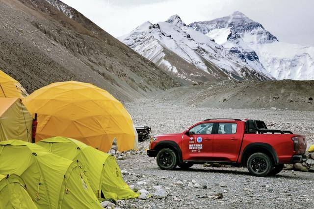 珠穆朗玛峰多高(珠穆朗玛峰的最新高度)