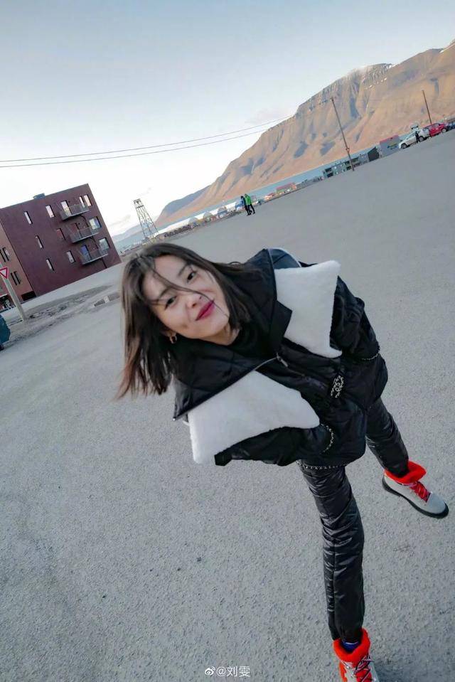 卫衣怎么搭配好看（女生卫衣衣服搭配图）