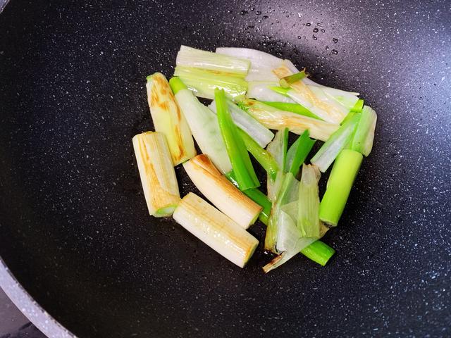 葱烧海参做法（家庭版葱烧海参的做法）