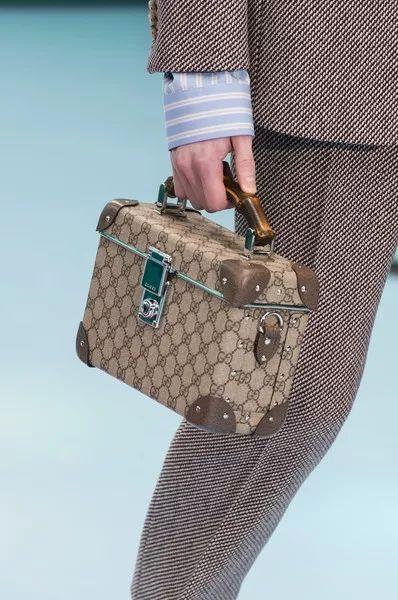 cucci是什么牌子(cucci包包的价格及图片)