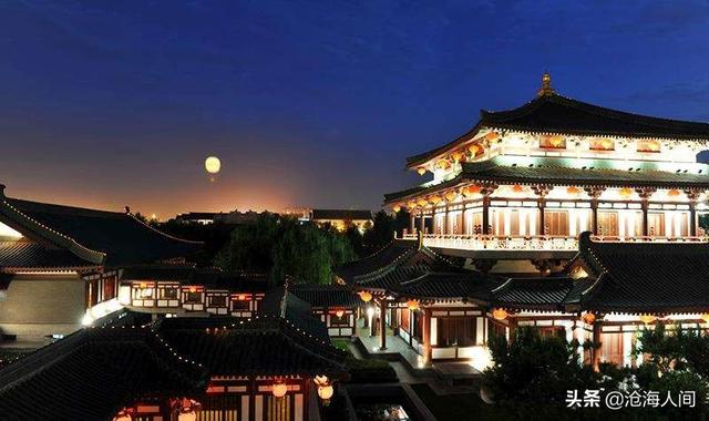 灯火阑珊是什么意思（灯火阑珊比喻什么）