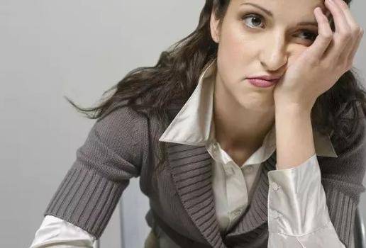 法令纹明显怎么办（法令纹越来越明显这样做）