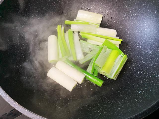 葱烧海参做法（家庭版葱烧海参的做法）