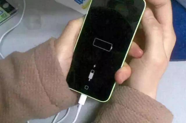 手机第一次充电注意事项（新手机充电注意事项）
