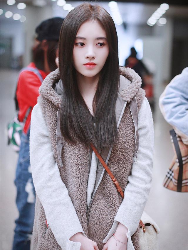 鞠婧祎前后对比照(鞠婧祎出道前比赛照片)